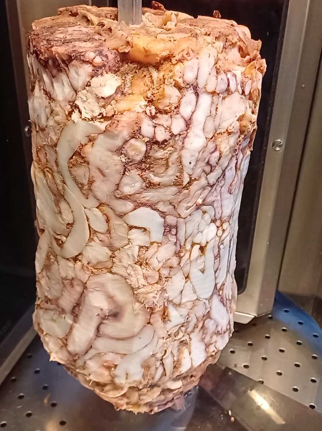Une broche Kebab vs sandwich au poulpe